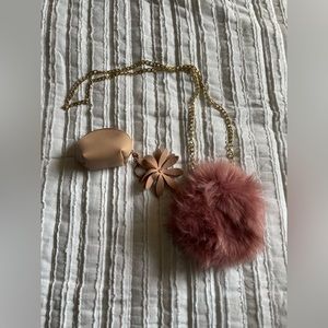 Cute pink purse set. 💕